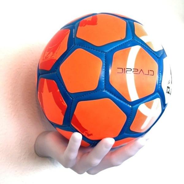 Ball on wall hånd hvid perfekt til ophængning på værelse.