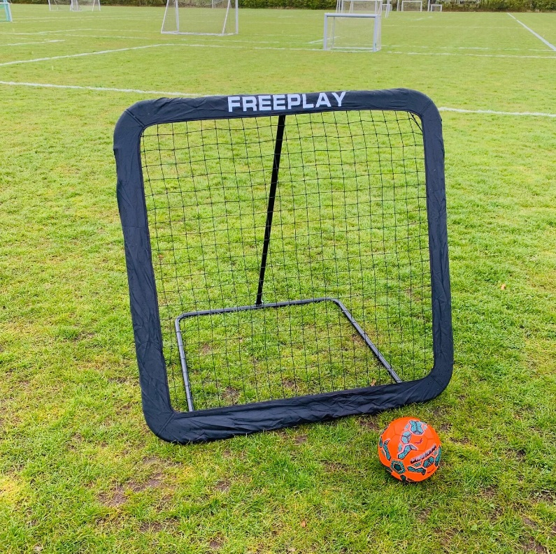 Elite Pro 110 x 110 Fodbold Rebounder by Freeplay med kantbånd