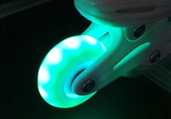 Raven LIA Rulleskøjte med LYS i forhjul