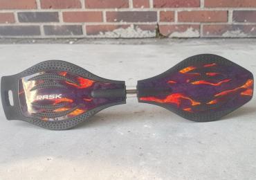 RASK Waveboard Original LAVA MED LYS I HJULENE